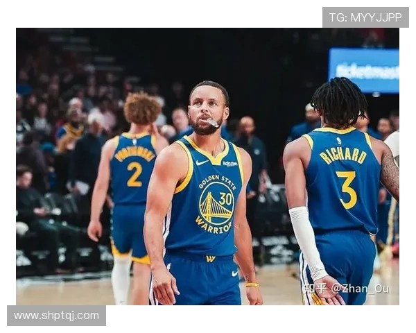 库里巴特勒都尽力,勇士角色球员遭完败,开拓者两将立大功
